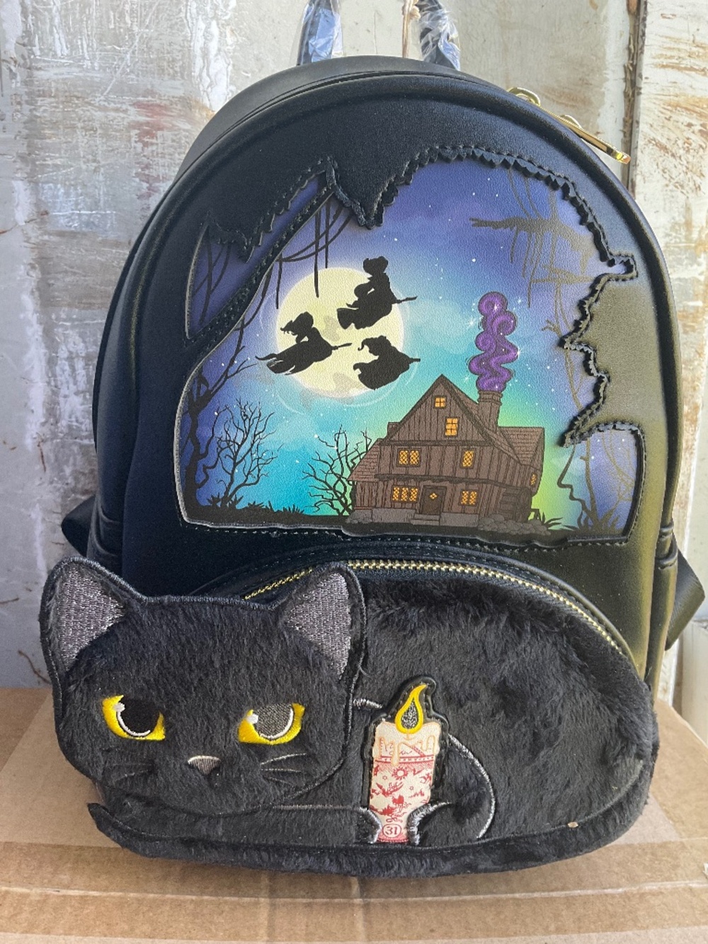 LOUNGEFLY  HOCUS POCUS  ‘’ BINX ‘ HOLDING CANDLE . NWT